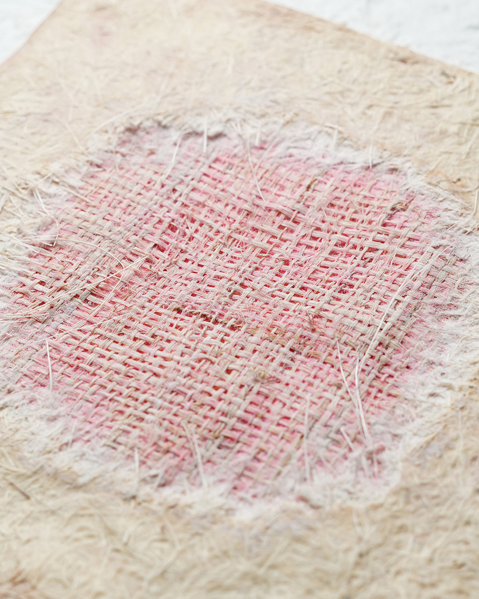 Spoor wear trace revealing colour identifier